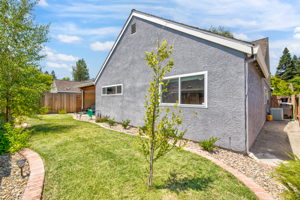 1172 Spruce Tree Cir, Sacramento, CA 95831, USA Photo 25