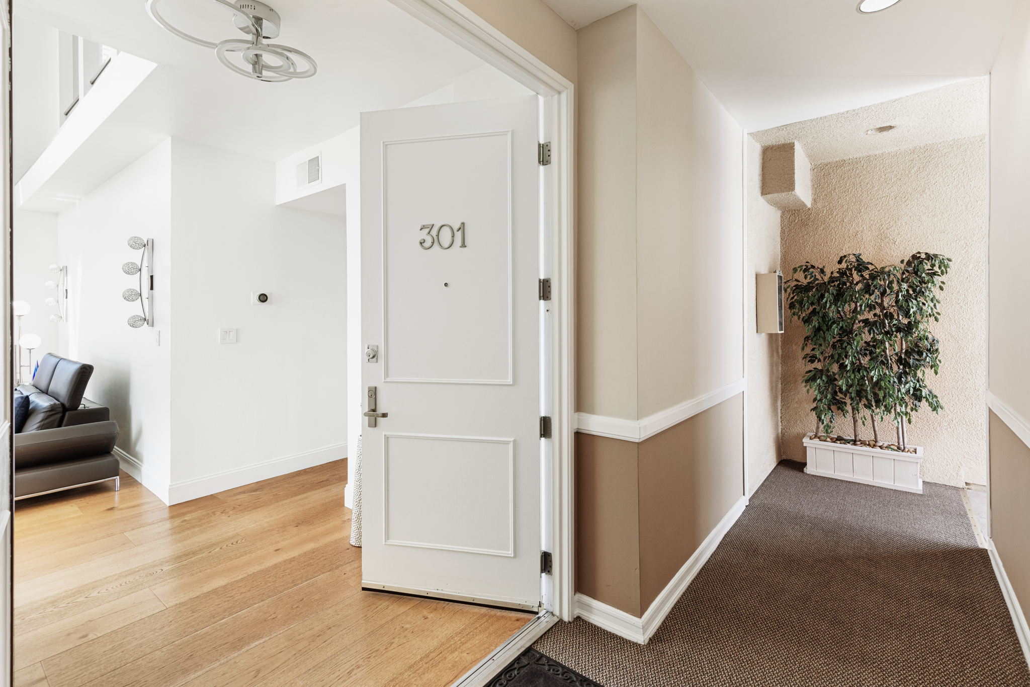 11723 Goshen Ave, Los Angeles, CA 90049, USA Photo 52
