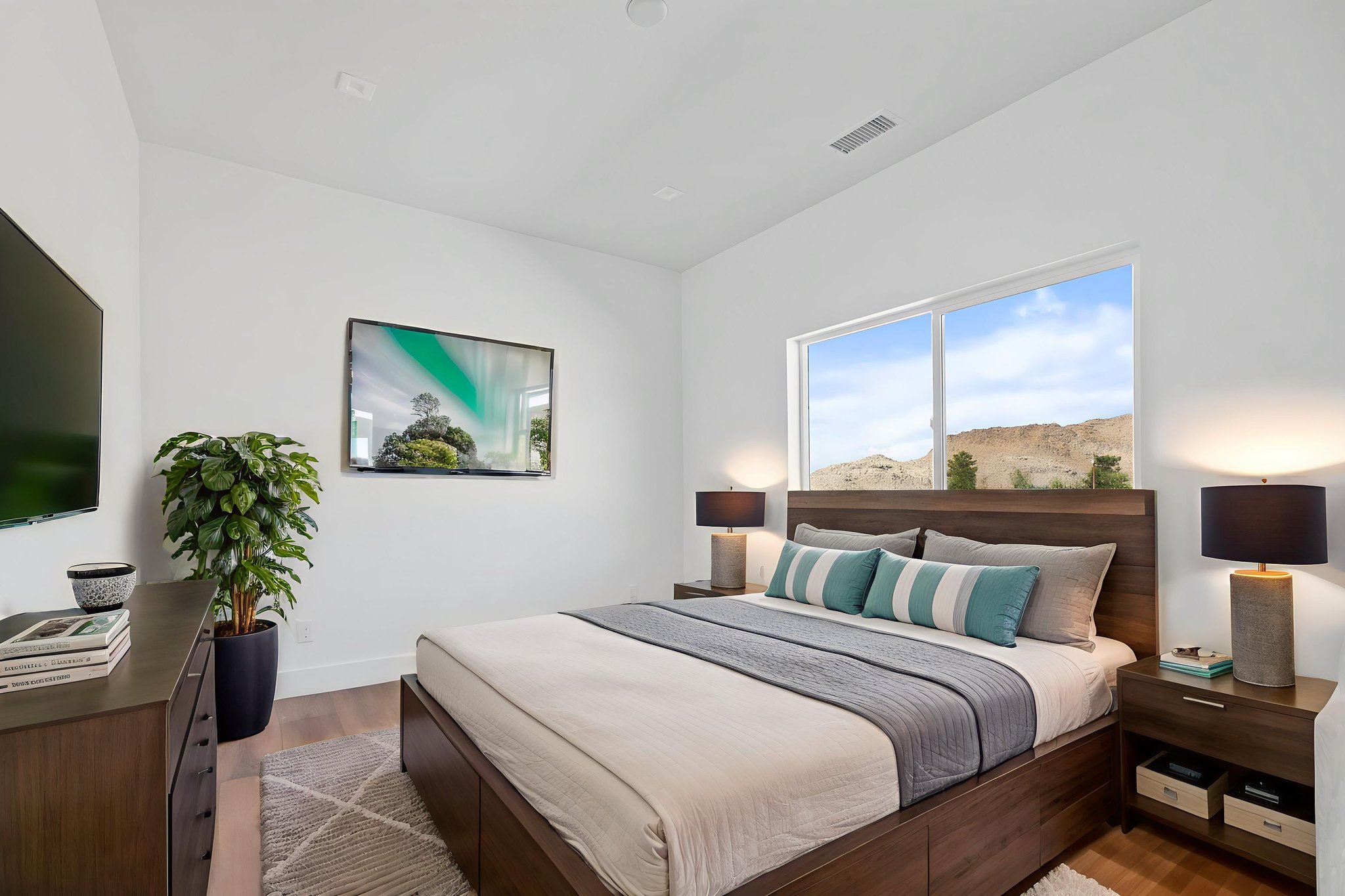 DSC04762 virtually staged.jpeg