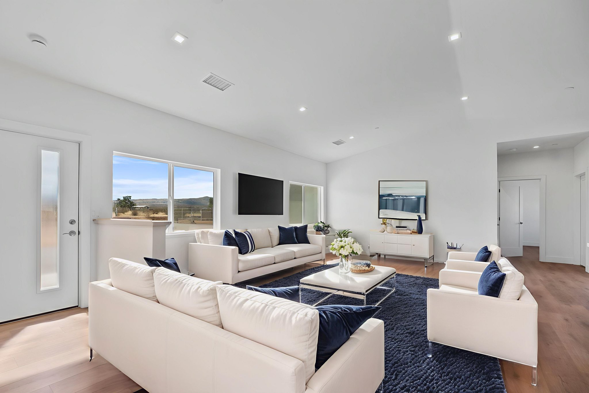 DSC04644-Edit virtually staged.jpeg