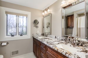  1174 Valley Stream Ct, Rochester Hills, MI 48309, US Photo 34