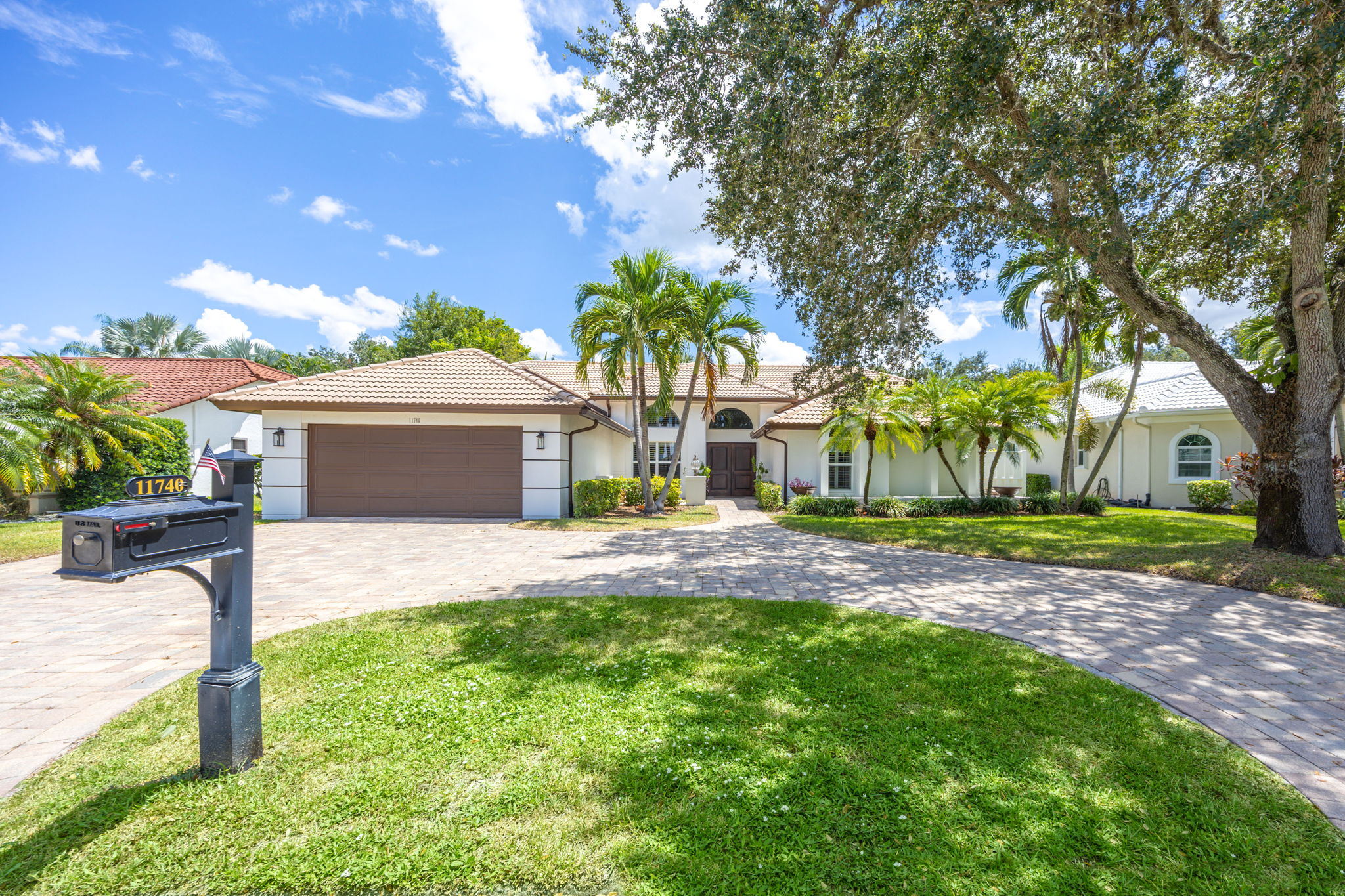 Front of house Circular Driveway