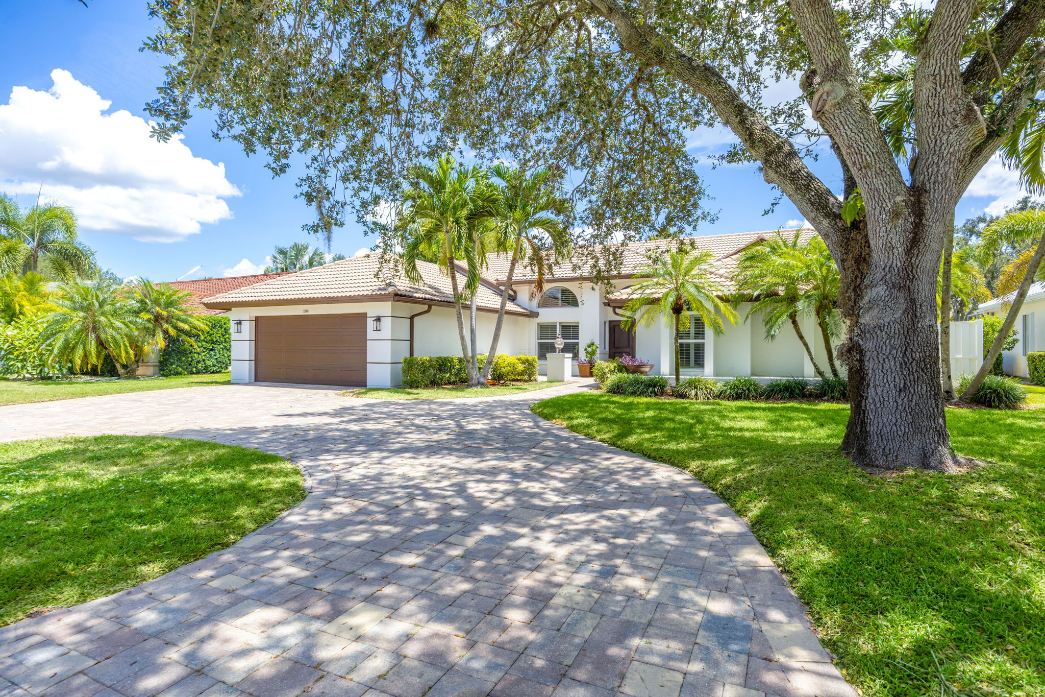 CURB APPEAL!!!