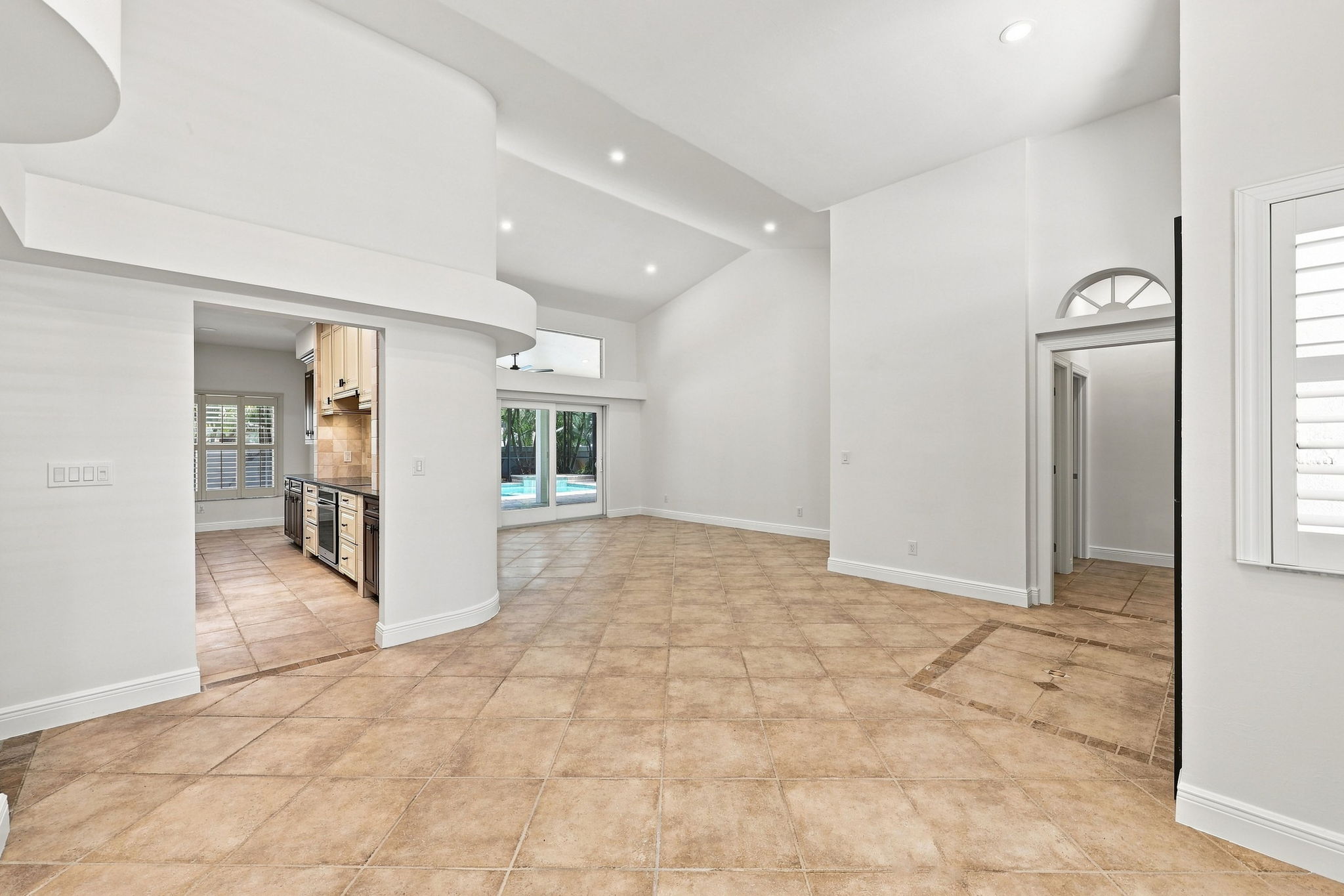 DR, LR, Kitchen, Volume Ceilings