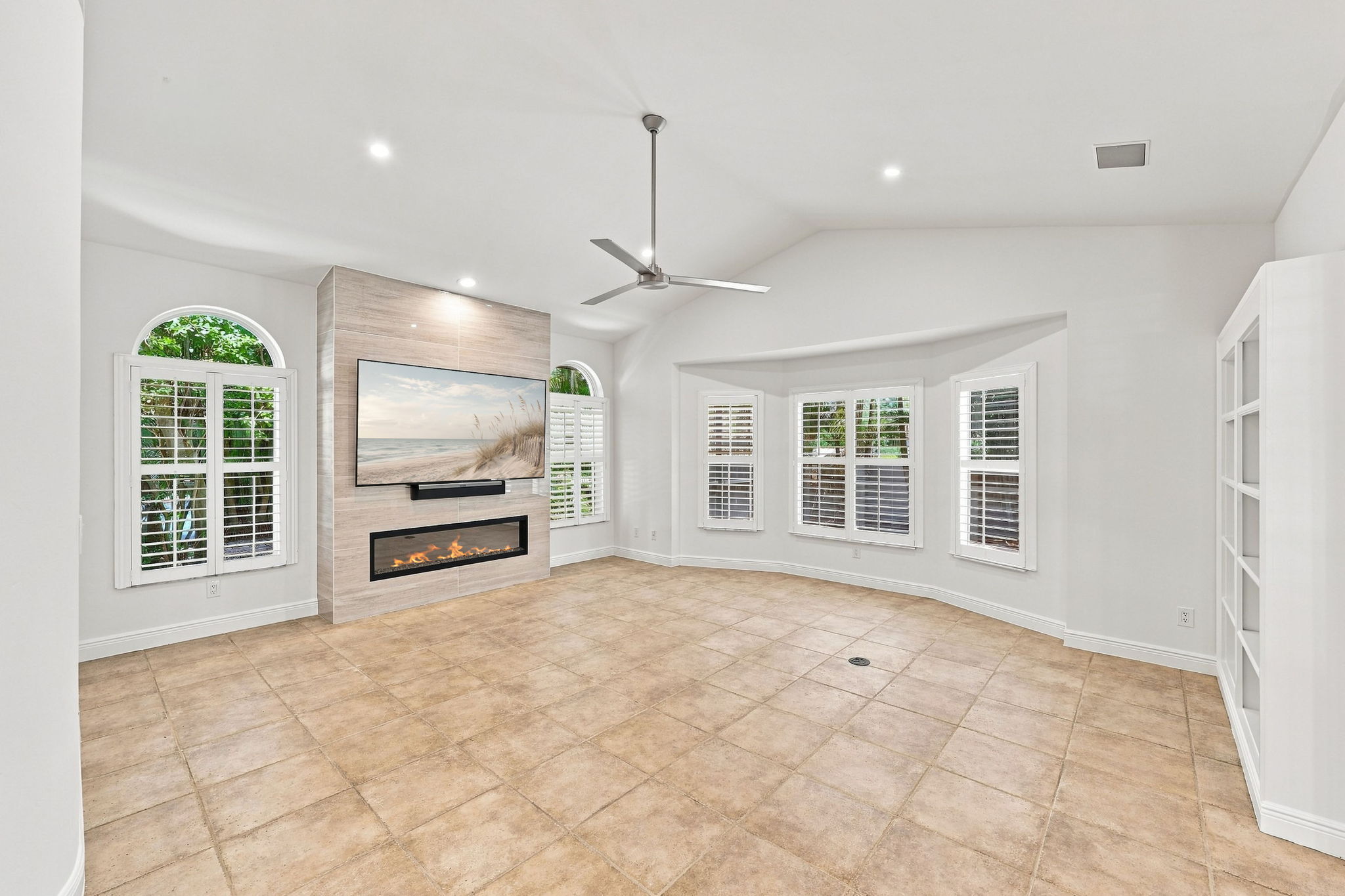 Family Room with accent wall, E-Fireplace