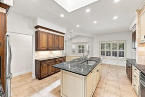 Gorgeous counters and cabinets