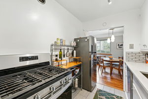 Gas range in the kitchen!
