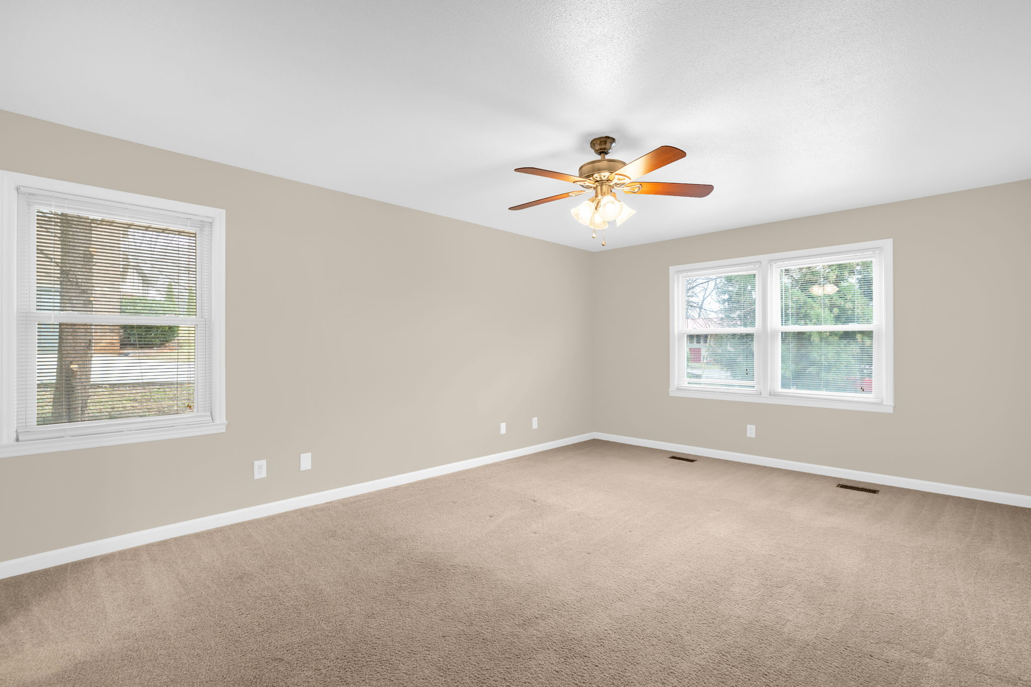 1175 Whispering Pines Dr-23