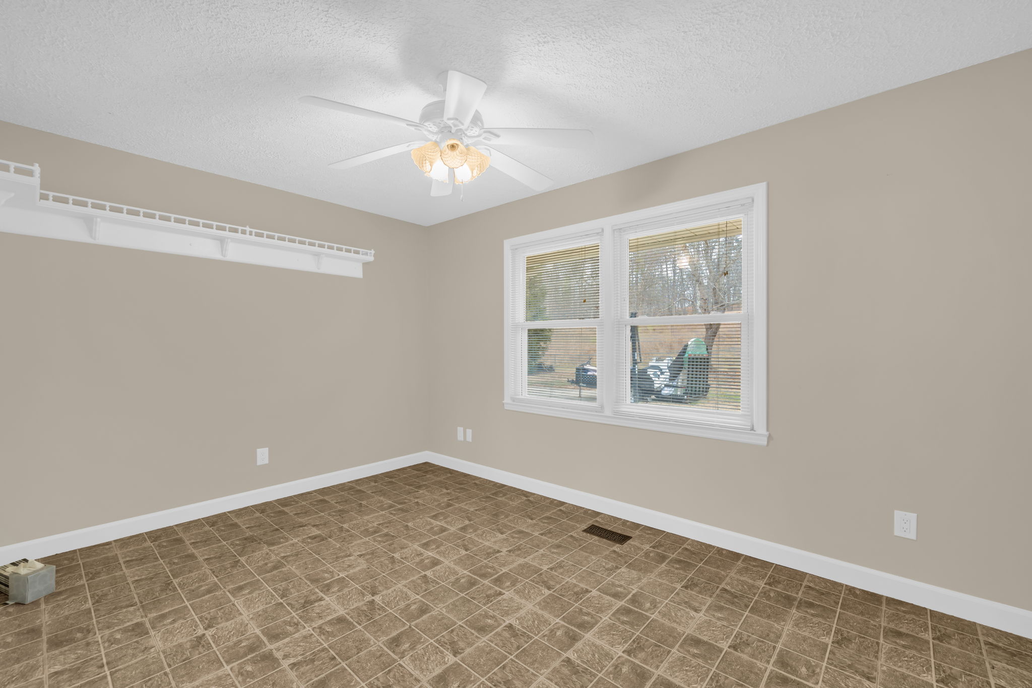 1175 Whispering Pines Dr-31