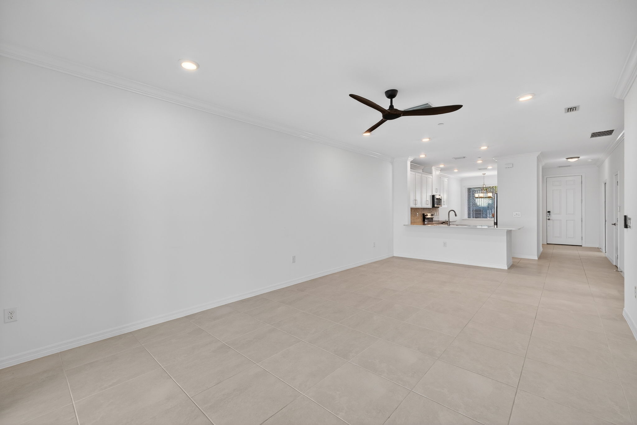 Living Room 5 of 5 - r