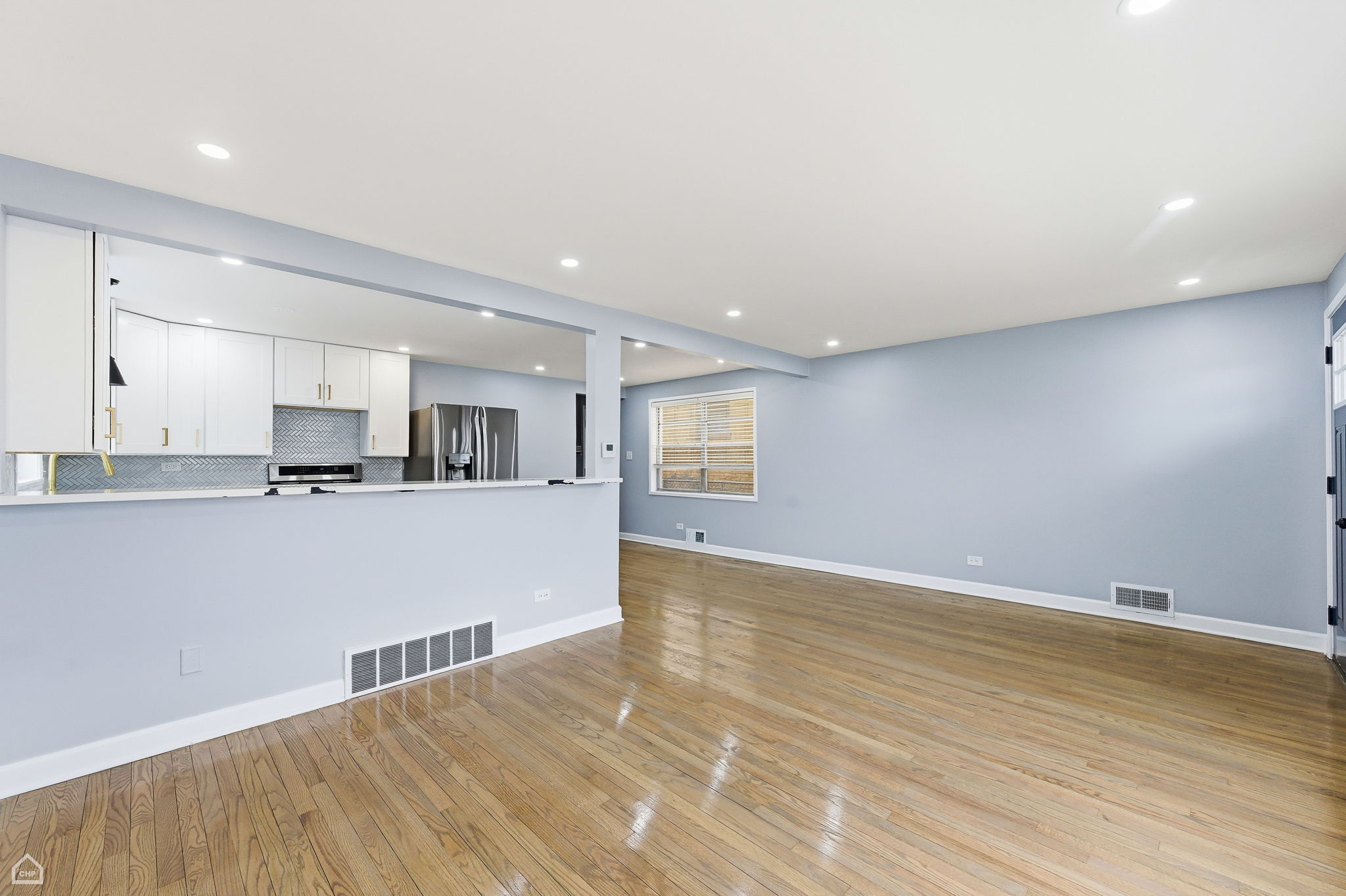 11755 S Throop St - Danny Santana_CHP2026_005