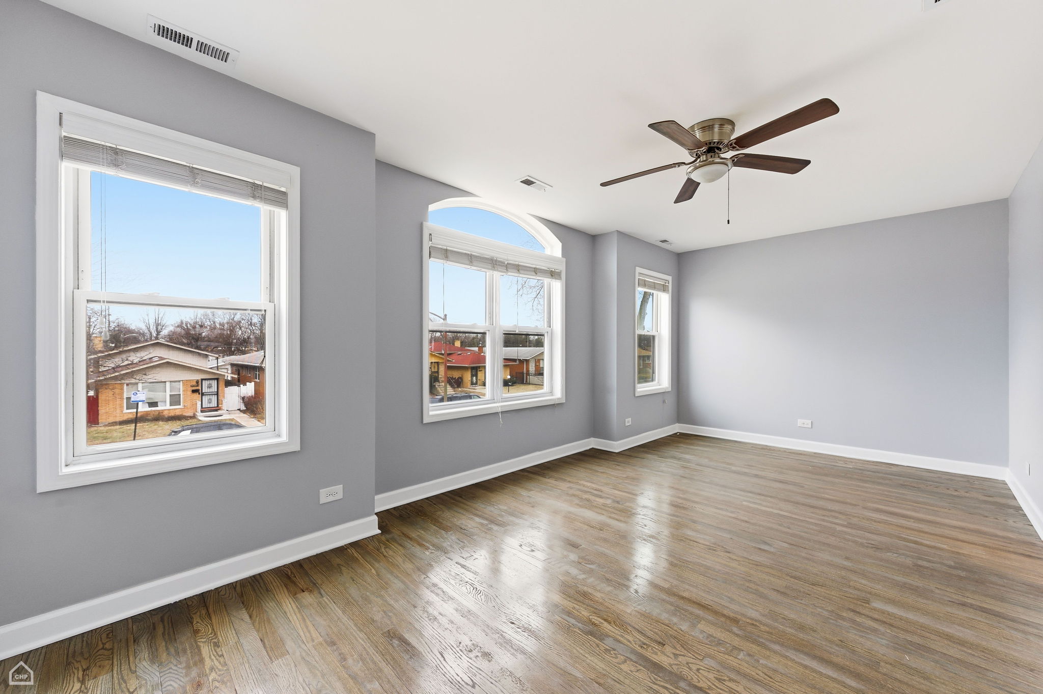 11755 S Throop St - Danny Santana_CHP2026_017