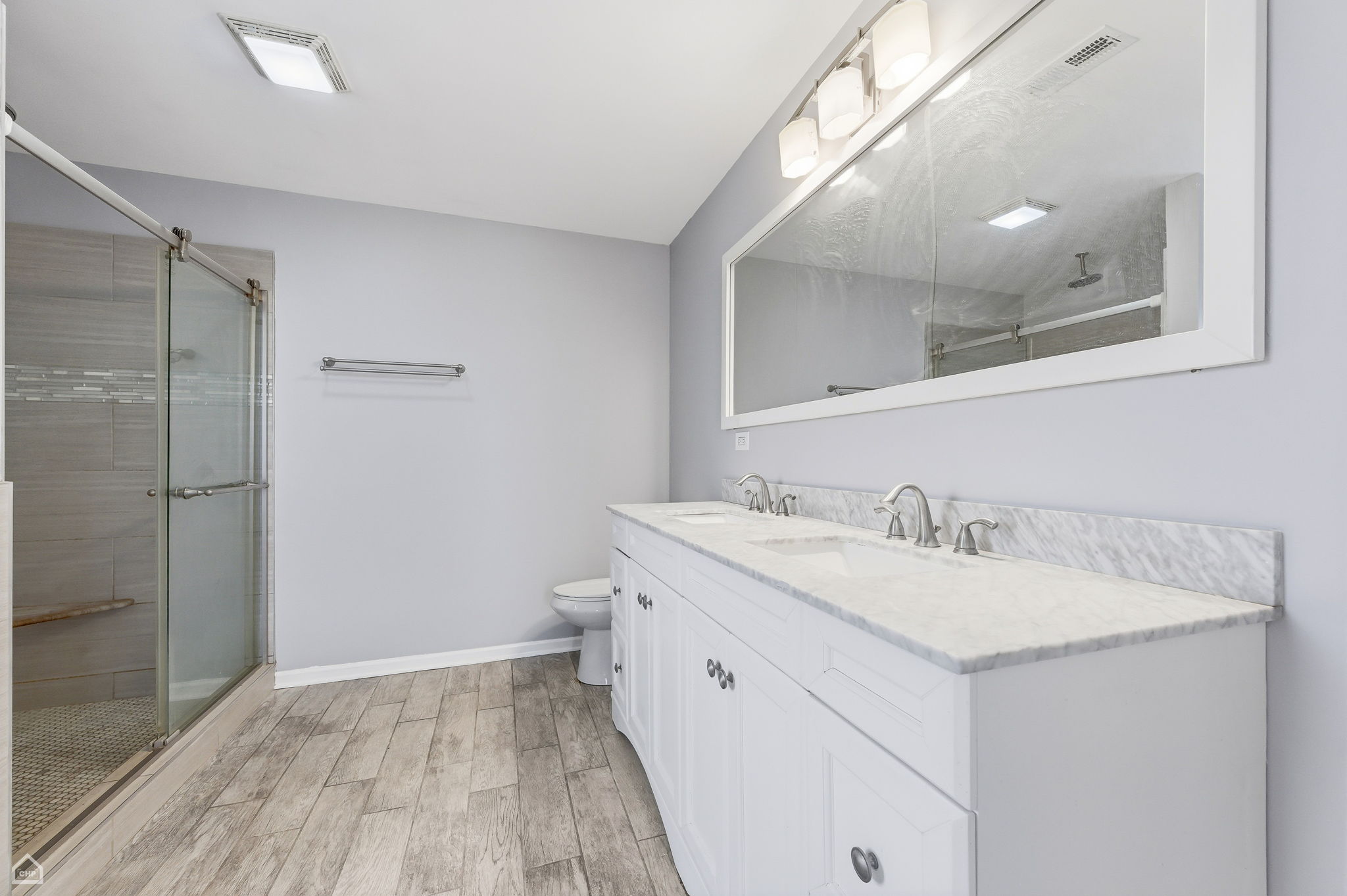 11755 S Throop St - Danny Santana_CHP2026_020