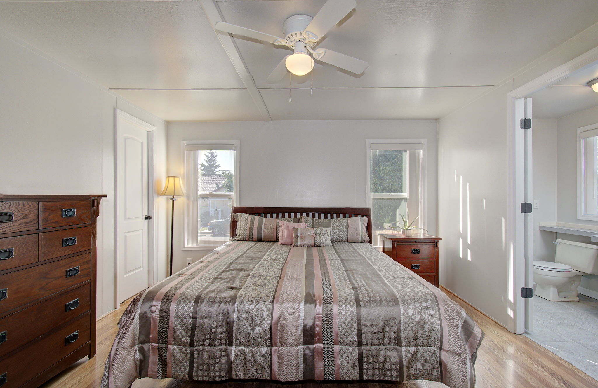 03 primary bedroom2