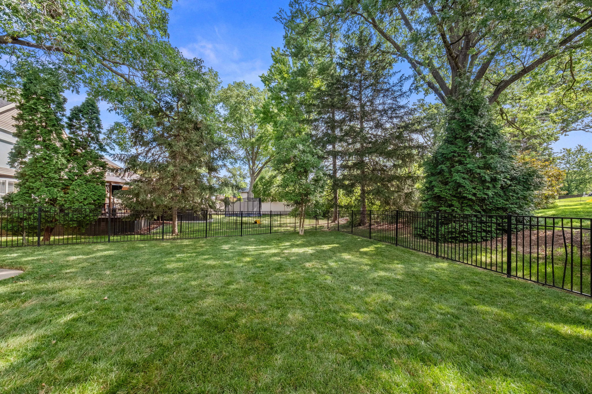 The Seller had this lot professionally landscaped/irrigated. The landscaping is mature, highly-attractive, and low-maintenance.