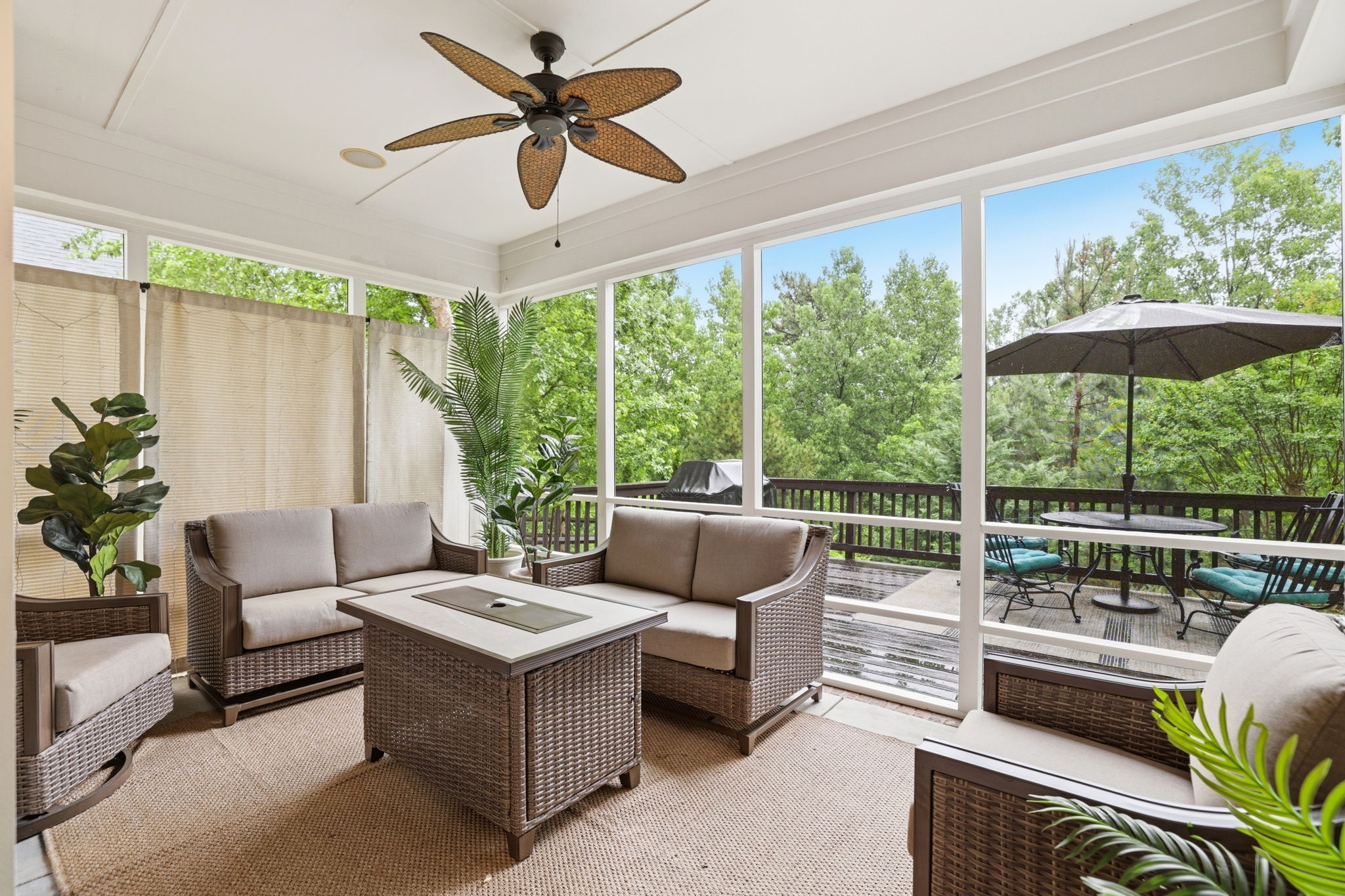 Screened-in Porch