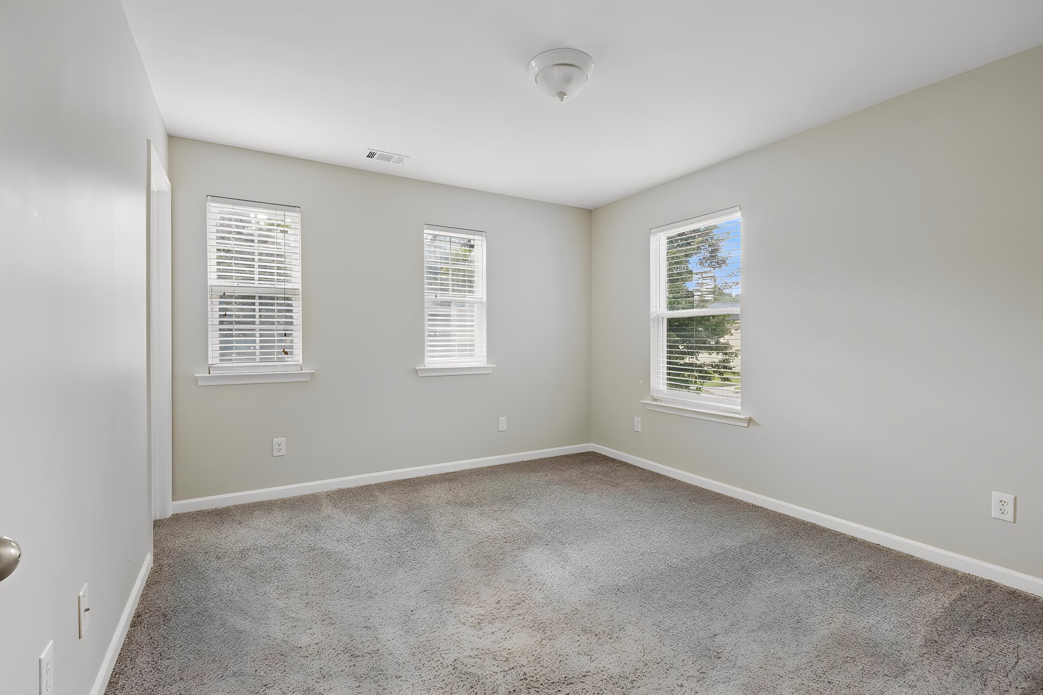 Bedroom furniture removed.jpeg