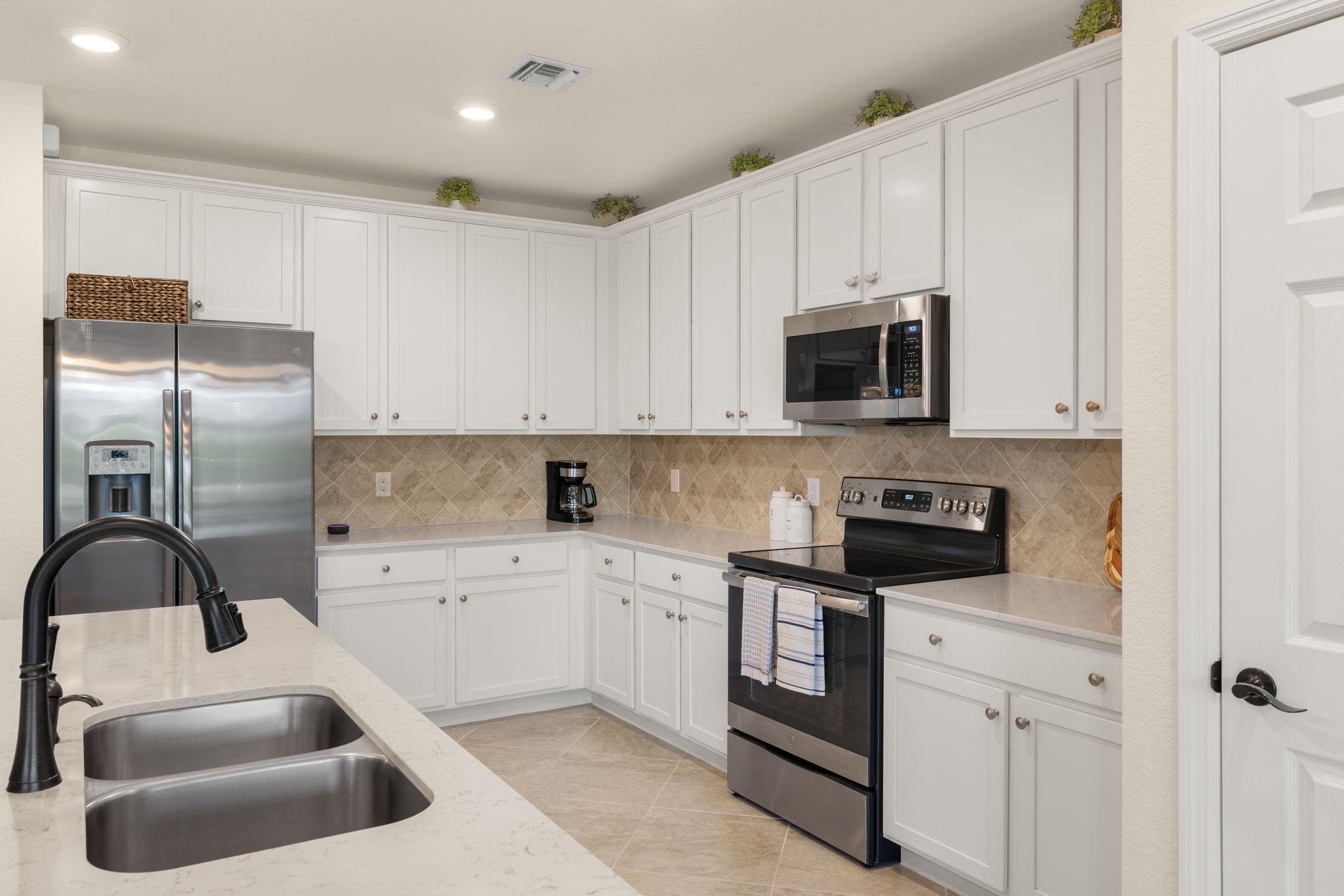 Kitchen 3 of 3