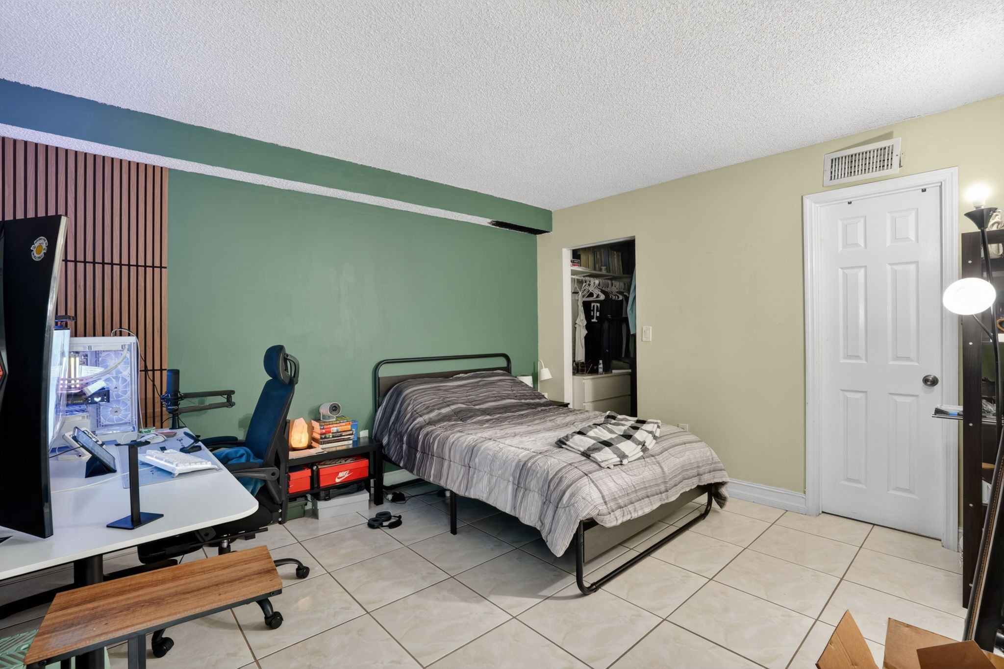  Photo 12