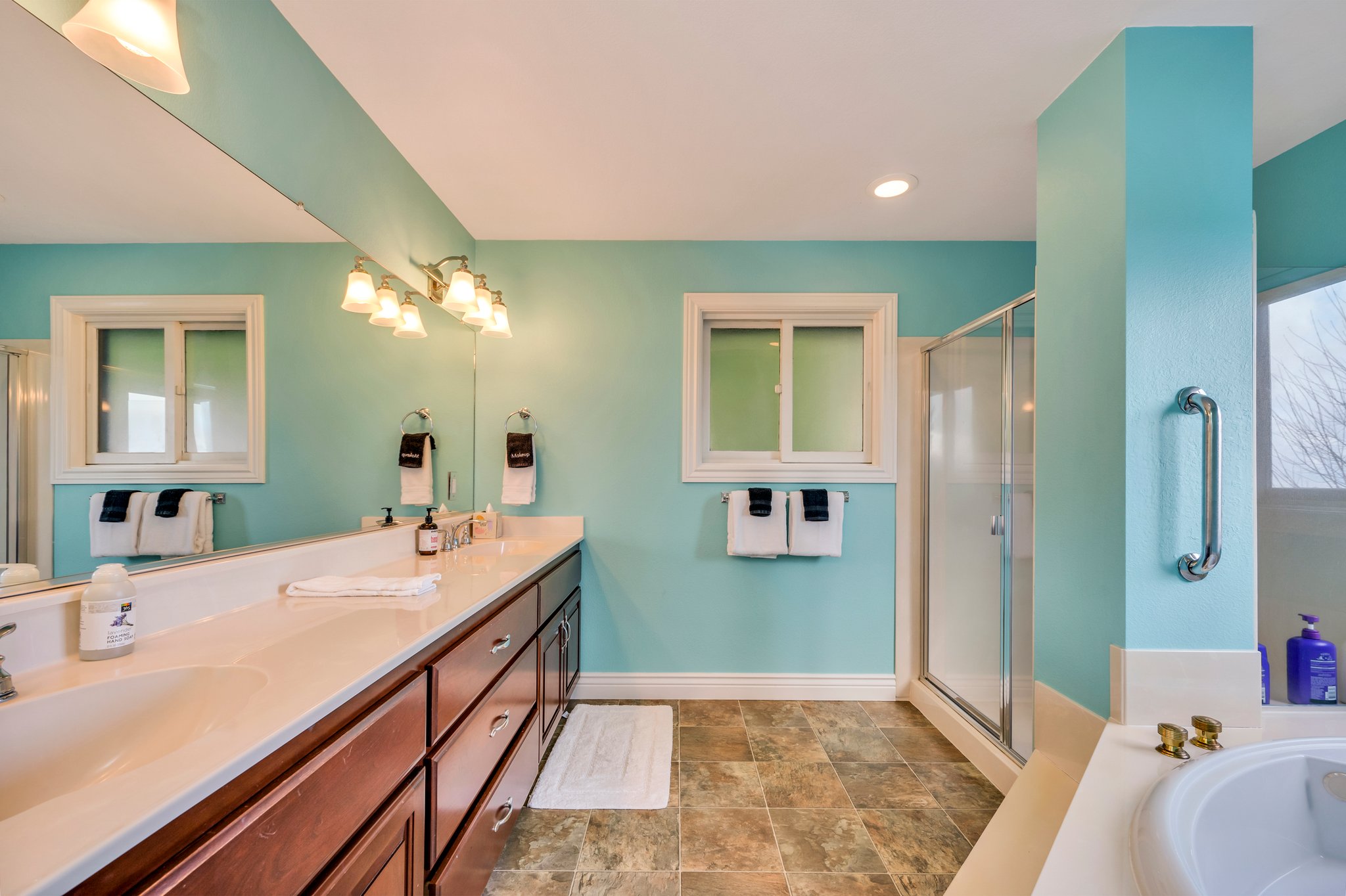 Ensuite bath in upstairs bedroom