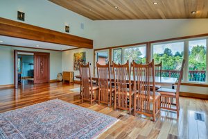 Formal dining room, seating for 10+ guests