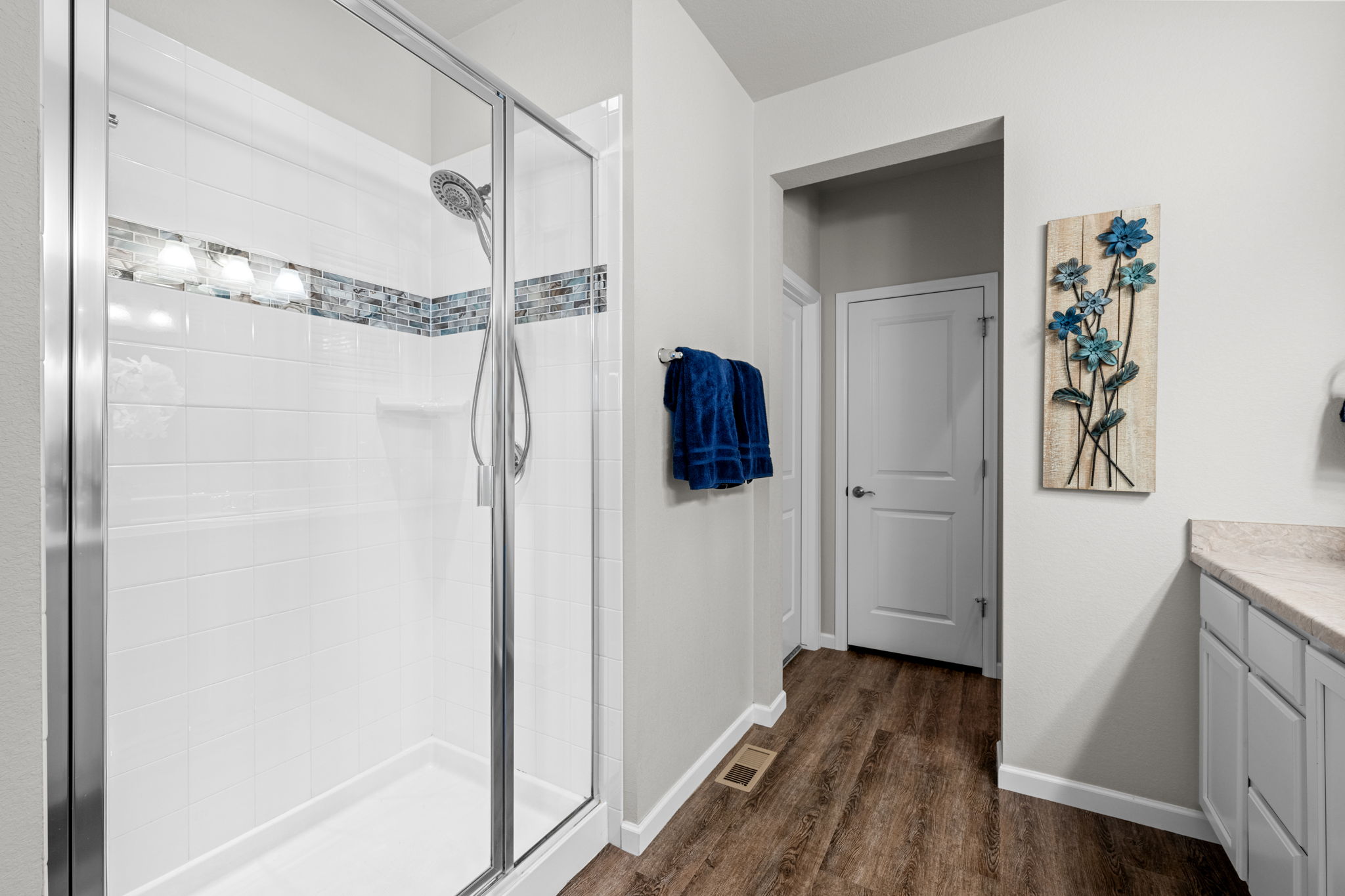 Upper Level Primary Bathroom