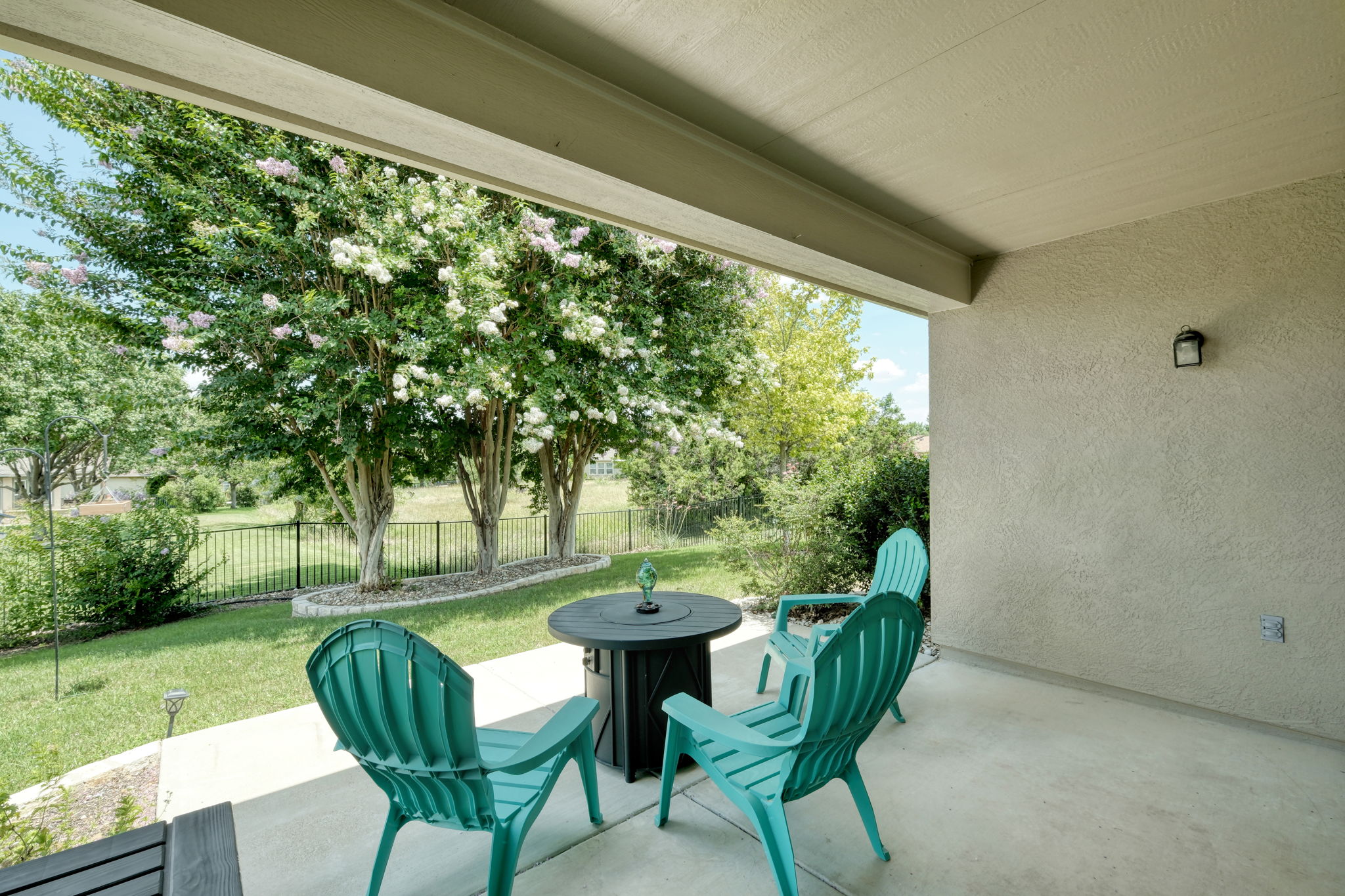 Covered Patio/Back Yard