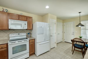 Kitchen/Breakfast Area