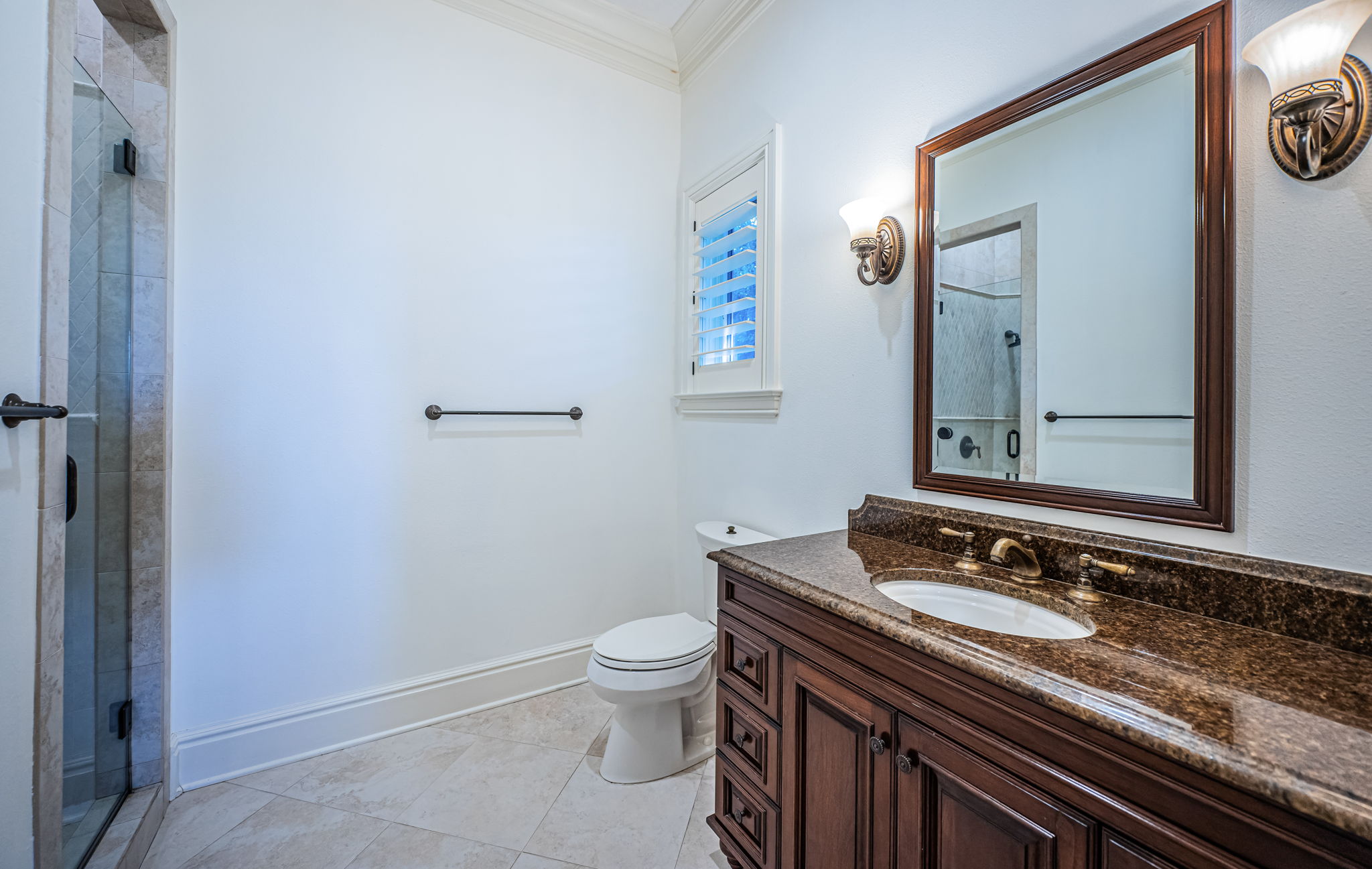 Upper Level Guest Bathroom10