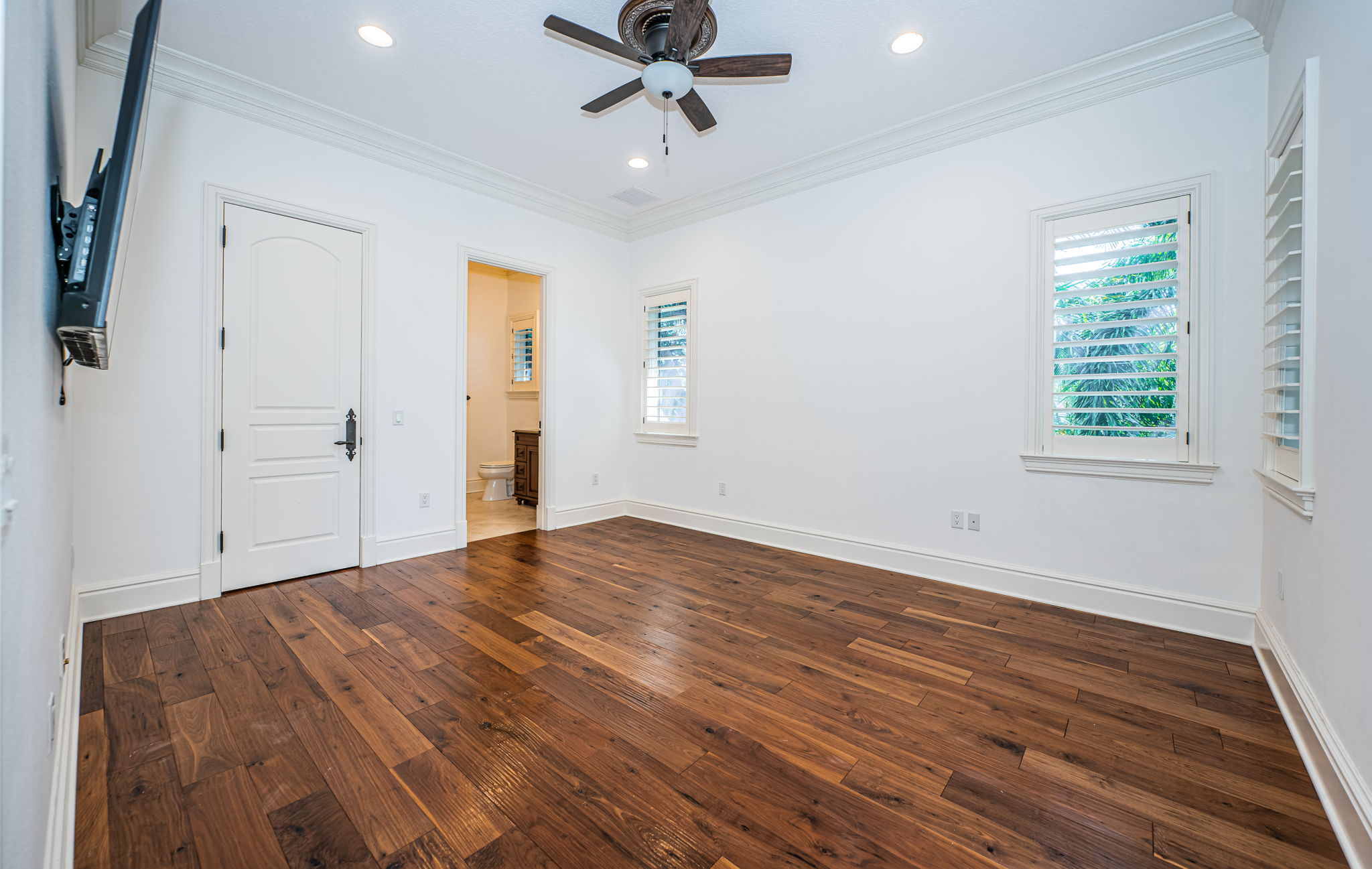 Upper Level Guest Bedroom10
