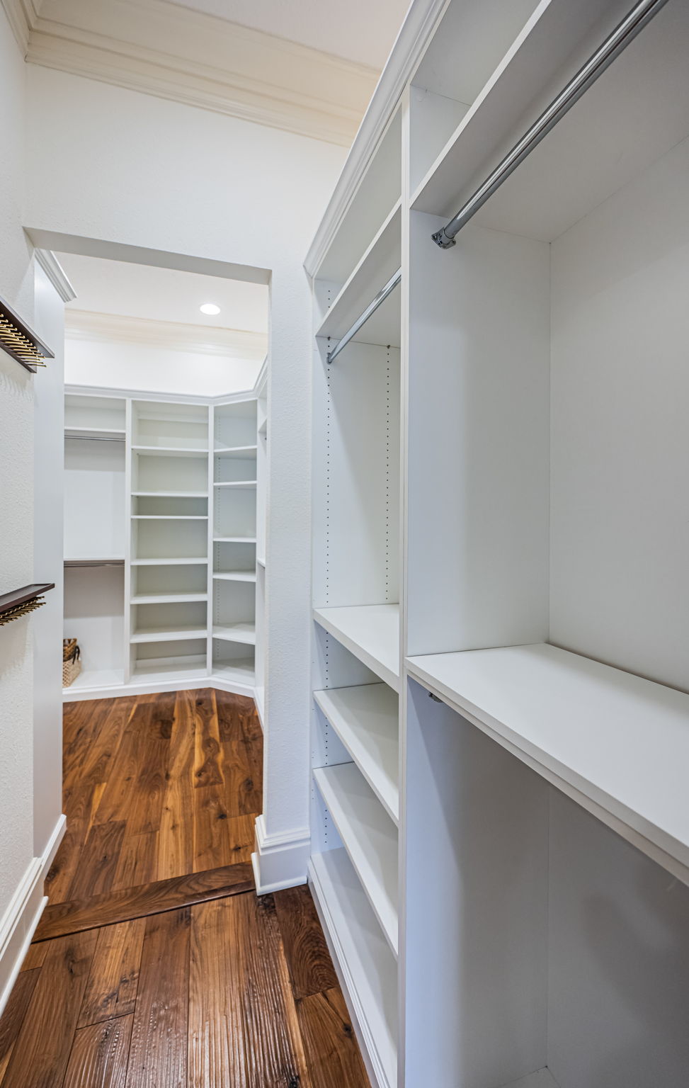 Upper Level Guest Bedroom11 Closet1a