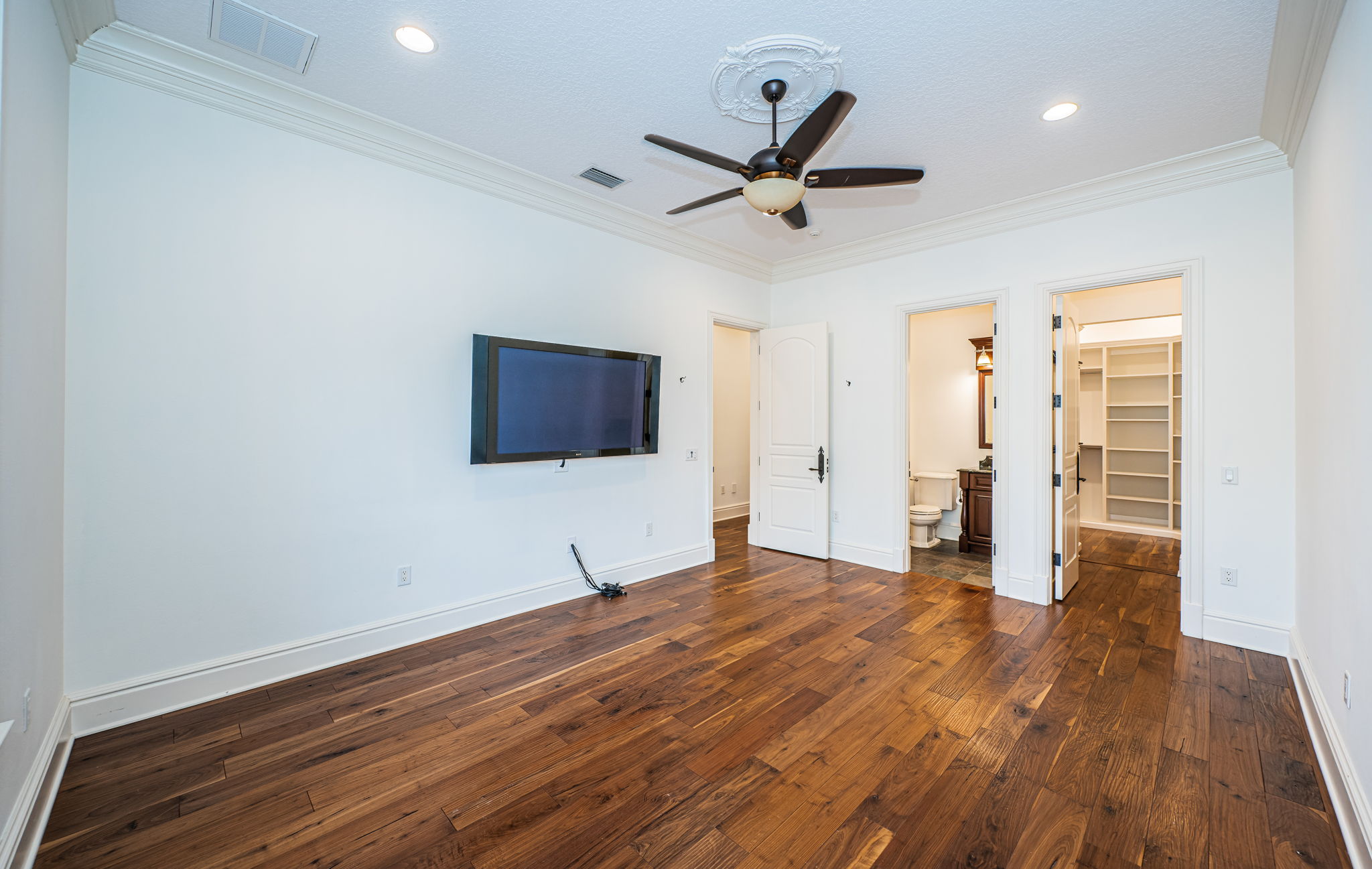 Upper Level Guest Bedroom11