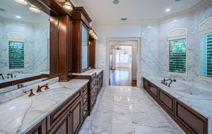 First Floor Primary Bathroom10g