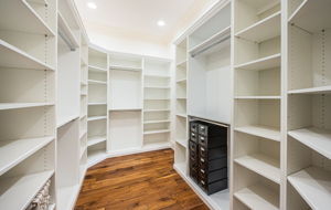 Upper Level Guest Bedroom11 Closet1b