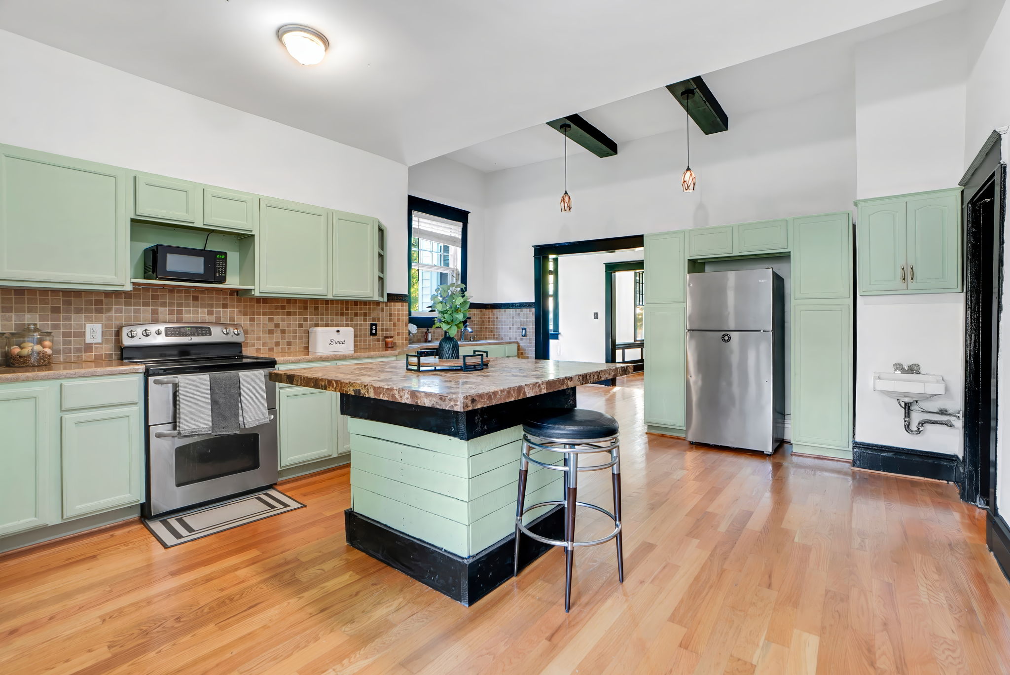 118 N 7th St-60