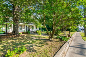 118 N 7th St-9