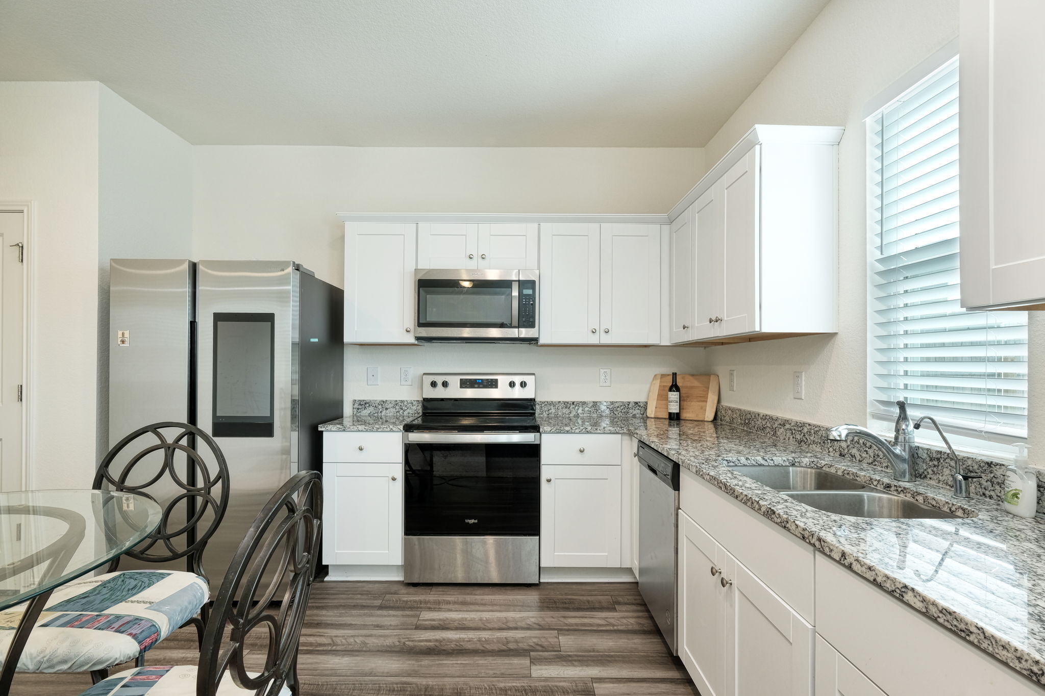 Kitchen/Eating Area