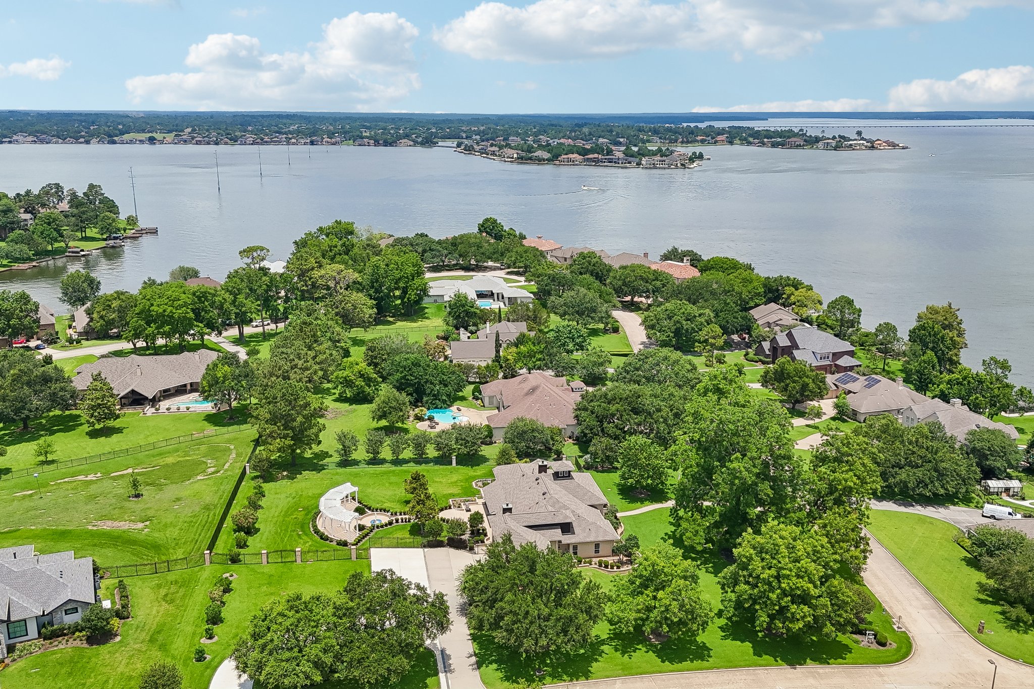 Waterfront Dr-S0306-072.jpg