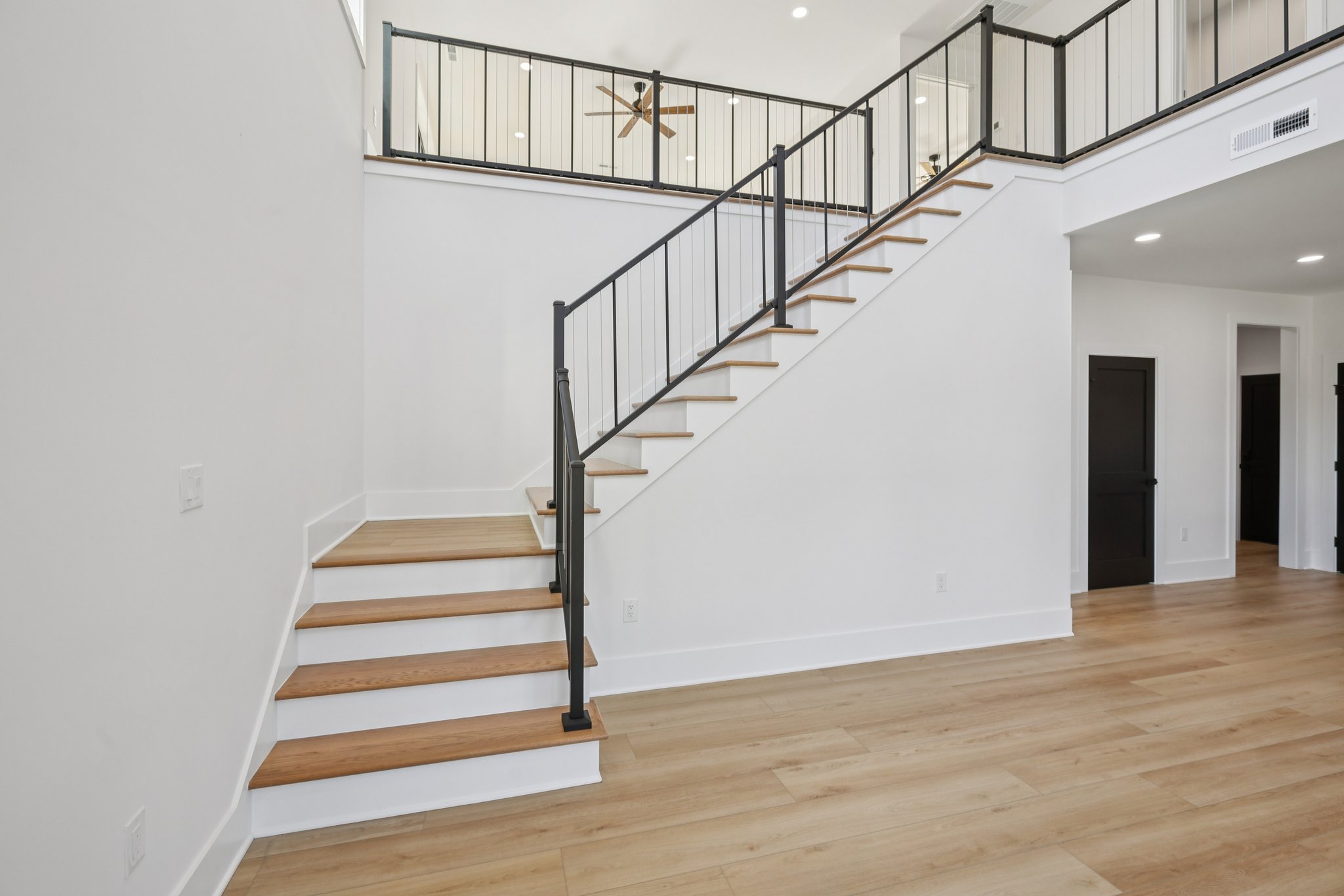 Winners Cir-S0111-011.jpg