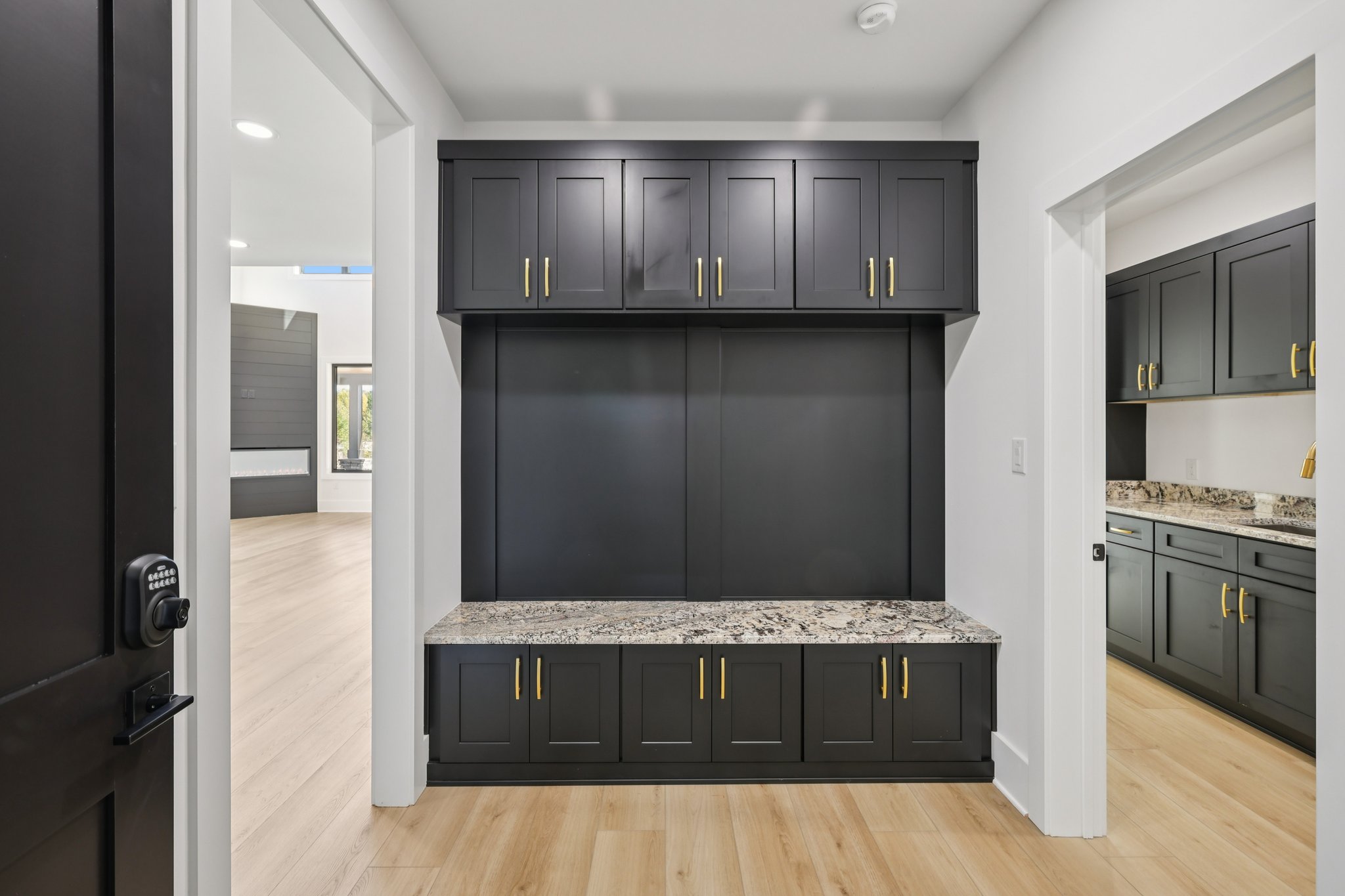 Winners Cir-S0111-020.jpg