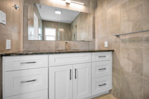 Primary Bathroom1c
