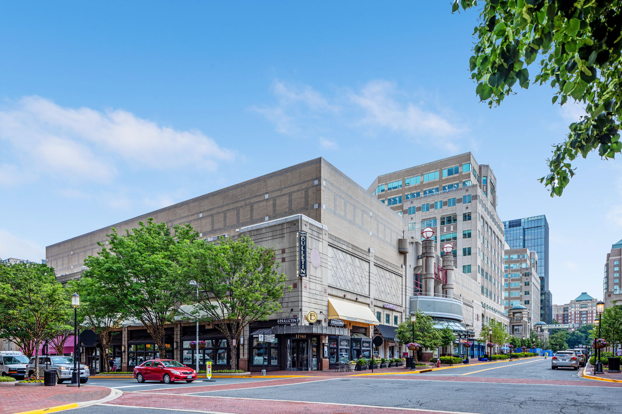 Reston Town Center dining and shopping