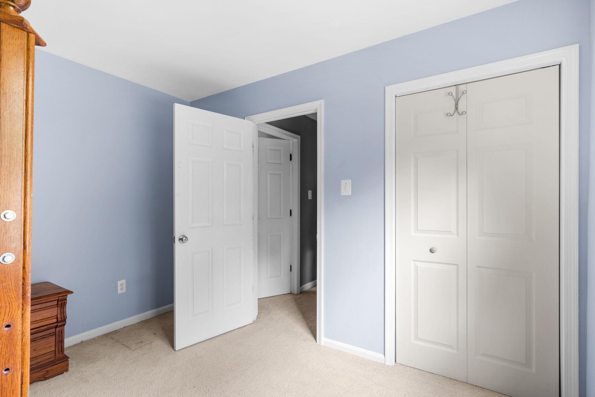 23. Upper bedroom