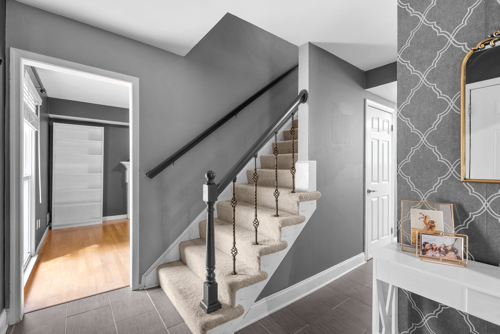 05. Foyer