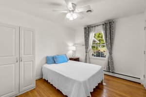 20. main bedroom.jpg