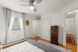 24. main bedroom.jpg