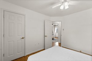 22. main bedroom.jpg
