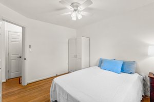 21. main bedroom.jpg