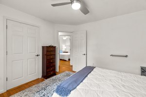 25. main bedroom.jpg