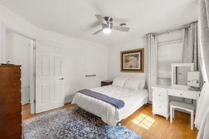 26. main bedroom.jpg